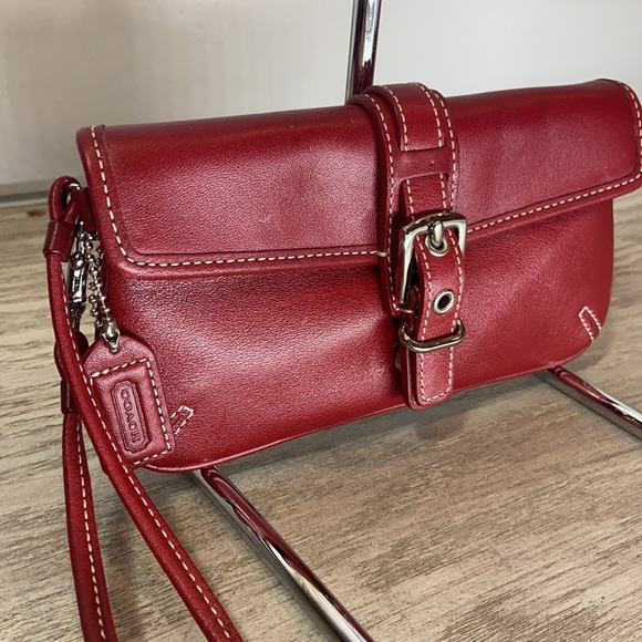 COACH Read Leather Wristlet Flap with Buckle.  Gorgeous! - Picture 2 of 6